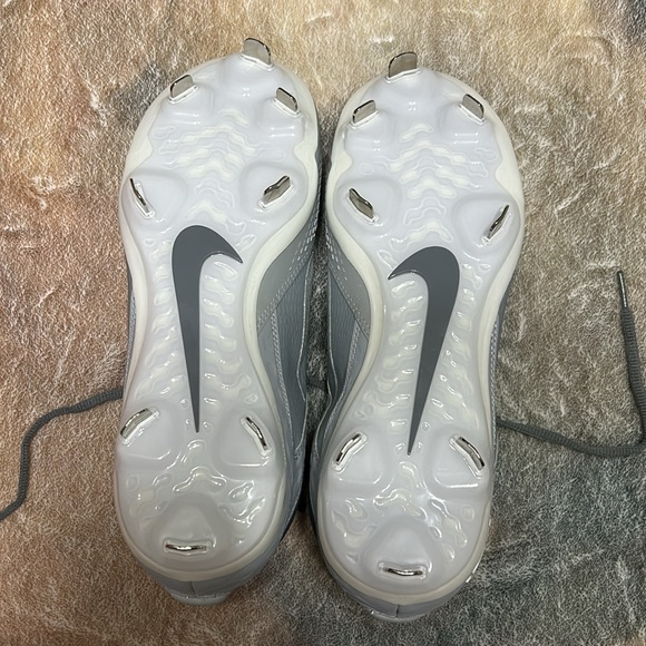 Women’s Nike Gray Hyerpdiamond 4 Elite Metal Softball Cleats Size: 9 - Picture 10 of 15